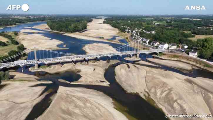 Le incredibili immagini della Loira prosciugata a causa della siccità: il fiume più lungo di Francia è una distesa di sabbia