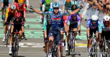 Tim Merlier snelt op indrukwekkende wijze naar nieuwe ritzege in Tour de France, Olav Kooij derde