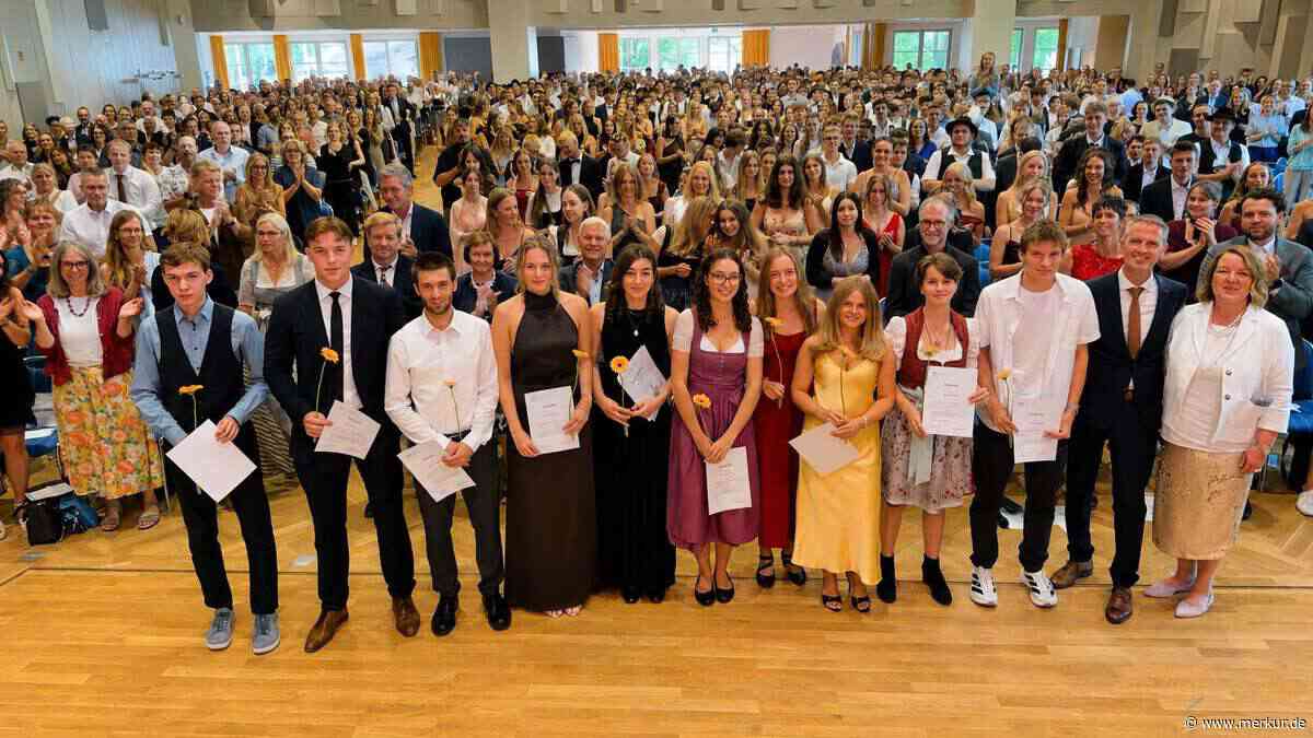316 Absolventen feiern ihr Fachabitur – eine Abschlussschülerin erreichte einen Traum-Schnitt