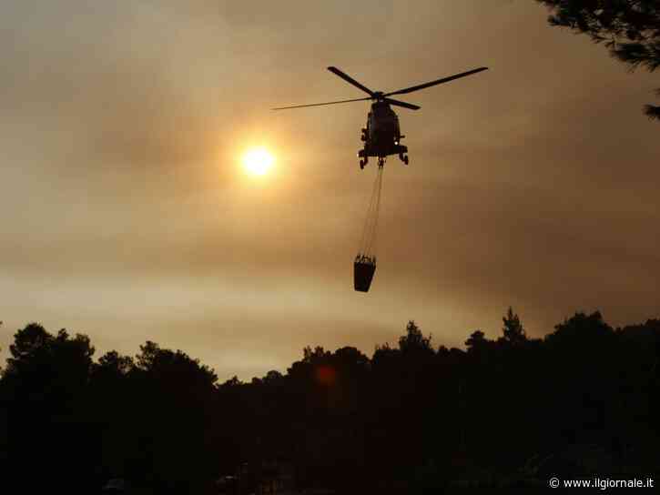 Paura incendi in Sardegna, chiuso l’aeroporto “Costa Smeralda” di Olbia