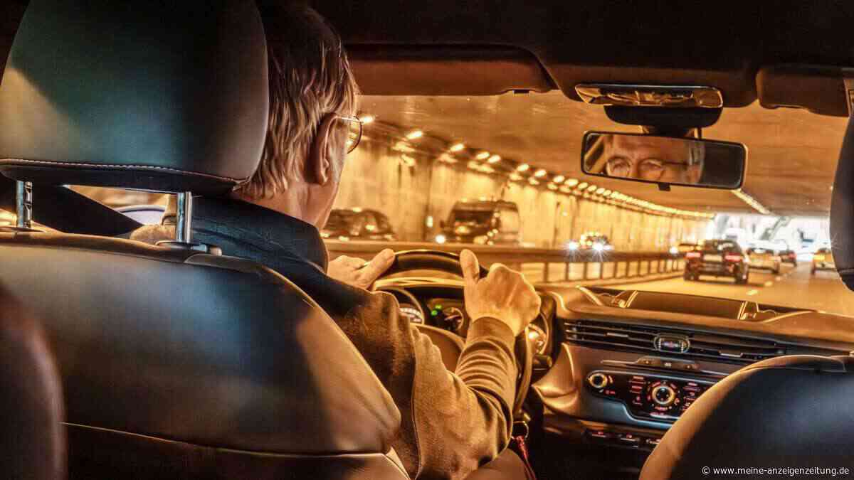 Schmerzfrei ins Auto einsteigen: Einfaches Gadget soll Rentnern helfen
