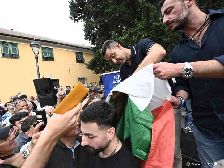 Vannacci sotto pressione: 600 militanti lasciano il partito in Calabria e gli antifà lo contestano a Genova