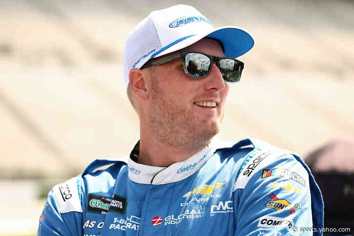 Shane van Gisbergen, Austin Hill remain tight-lipped on feud after NASCAR hauler meeting