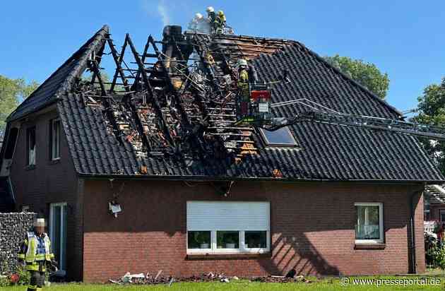 FW Geestland: Rund 100 Einsatzkräfte im Einsatz: Einfamilienhaus nach Dachstuhlbrand vorerst unbewohnbar