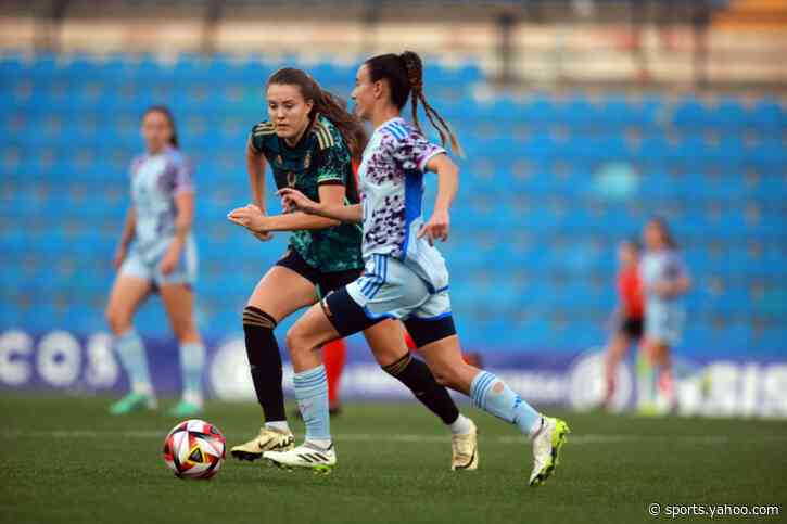 Juventus sign Chelsea midfielder Bartel