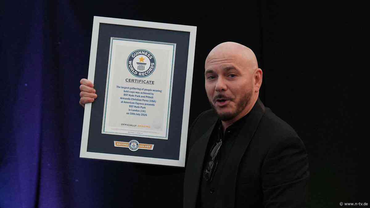 21.000 Glatzköpfe bei Konzert: Pitbulls Fans stellen skurrilen Weltrekord auf