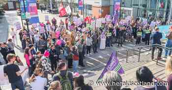 New strikes at Glasgow university as staff overwhelmingly vote to walk out