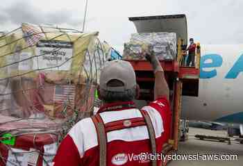 John Barrett distribuyó kits especializados para familias que perdieron sus hogares en los terremotos