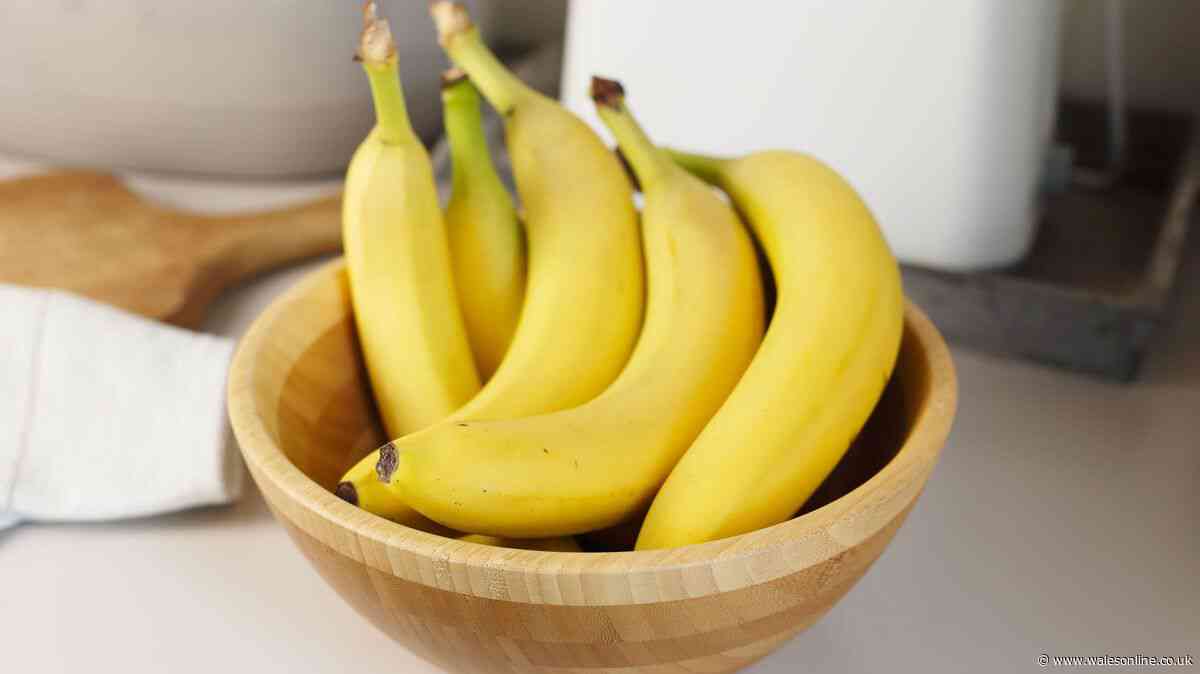 Stop putting bananas in the fruit bowl when alternative spot keeps them ripe for up to 2 weeks