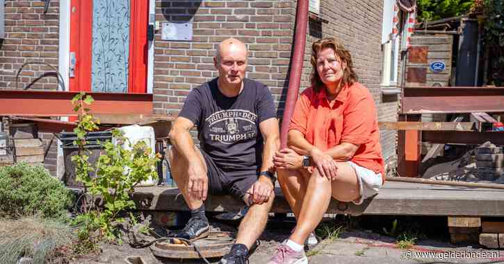 Astrid en Eric zien hun huis in één nacht 51 centimeter wegzakken: ‘Het was krak, boem’