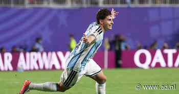 Wereldgoal Julian Álvarez helpt Argentinië in verlenging langs tien man Zwitserland