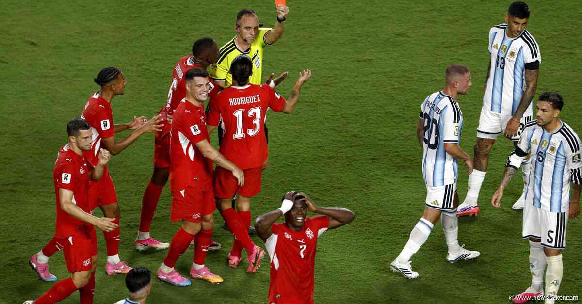Argentinië wint pas na verlenging van tiental Zwitsers en plaatst zich voor halve finale tegen Engeland