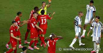Argentinië wint pas na verlenging van tiental Zwitsers en plaatst zich voor halve finale tegen Engeland