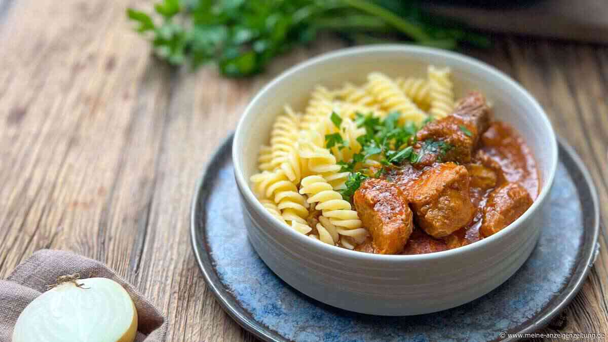 Gemütlichkeit auf dem Teller: Omas Gulasch muss lange kochen, ist aber jede Minute wert
