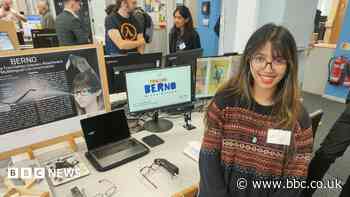 Student's £30 device 'translates in real time'