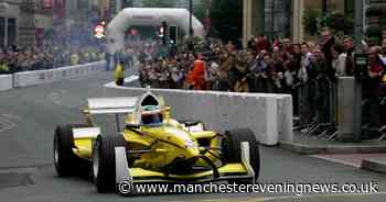 Deansgate Grand Prix, naked pensioners and Tony Blair - it's Manchester 20 years ago in brilliant 2006 photos