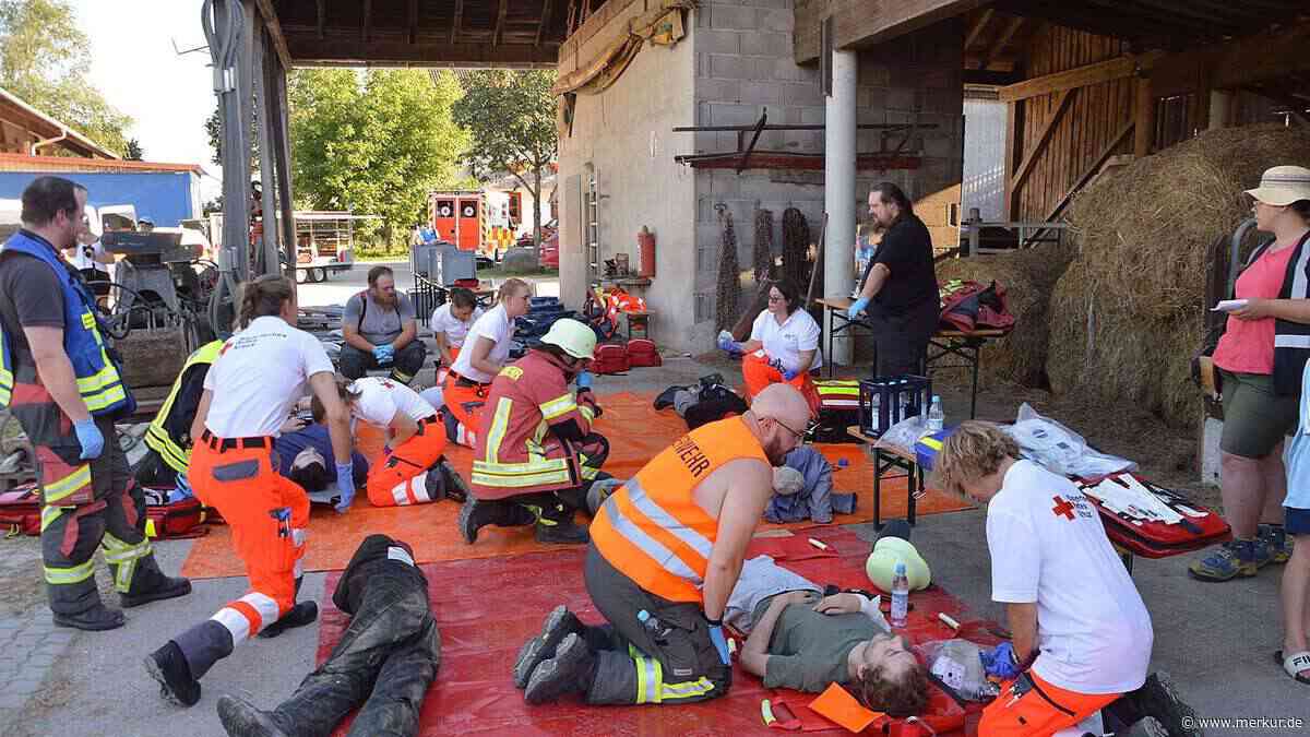 Explosion in Maschinenhalle: 90 Ehrenamtliche proben für die Katastrophe