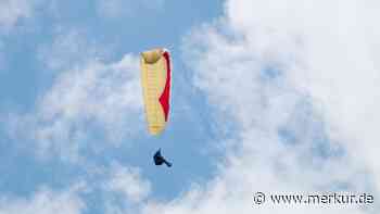Gleitschirmflieger stürzt in Oberbayern ab und verstirbt