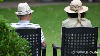 So groß sind die Unterschiede : Neue Auswertung zeigt, Rentner bekommen deutlich weniger als Pensionäre
