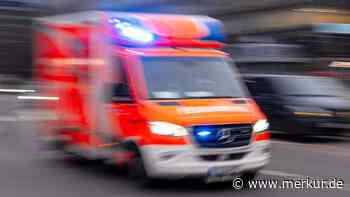Direkt vor Polizeiinspektion: Rennradfahrer prallt mit 30 km/h gegen Verteilerkasten
