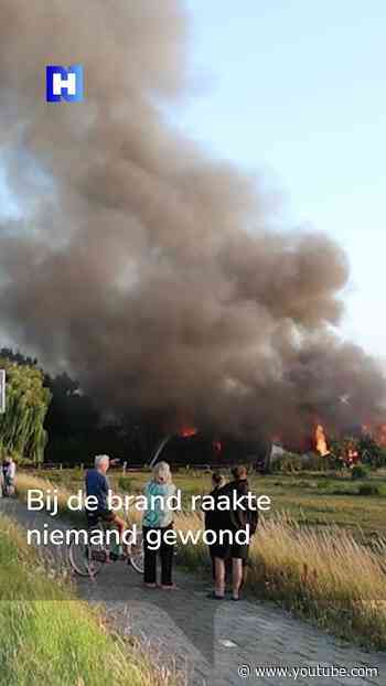 Grote brand legt schuur vol landbouwvoertuigen in de as