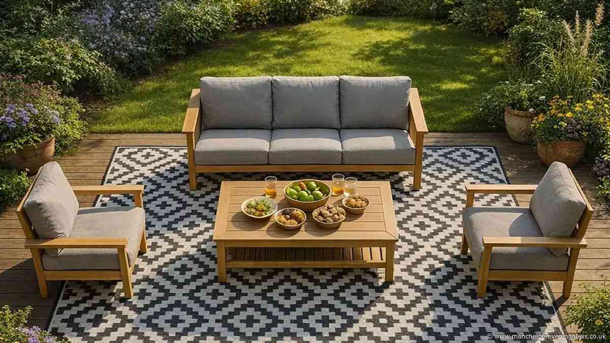 Debenhams takes £17 off 'massive' outdoor rug that 'looks beautiful' under table and chairs