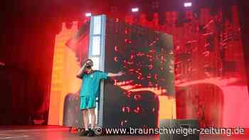 „Lass krachen, Alter“ – Rapper Bausa macht beim Sommerfestival mit den Fans Party