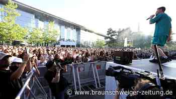 Hit-Musiker Bausa entert die Autostadt – die stärksten Bilder rund um seine Show