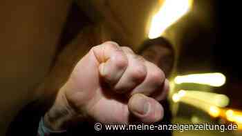 Betrunkener verfehlt Mann – und schlägt Frau (61) bewusstlos