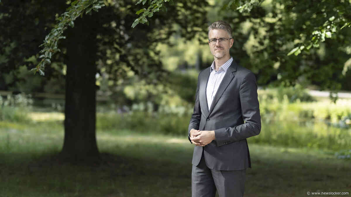 Bob Deen buigt zich als  directeur van Clingendael over wereldproblemen, maar bouwt in zijn vakantie graag fantasiewereld met Lego