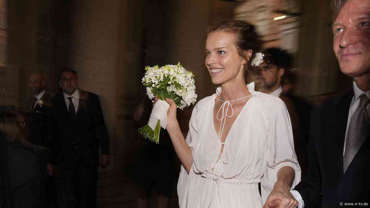 In Kleid von berühmtem Modehaus: Eva Herzigova sagt endlich Ja