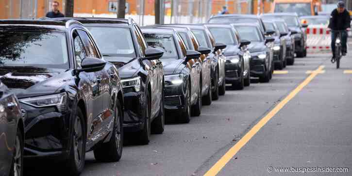 I chauffeur execs as a side hustle. I rely on their tips more than base pay to make money.
