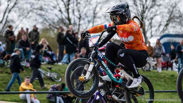 Van crossen op bultjes bij de boerderij naar snelheidsduivel aan de top