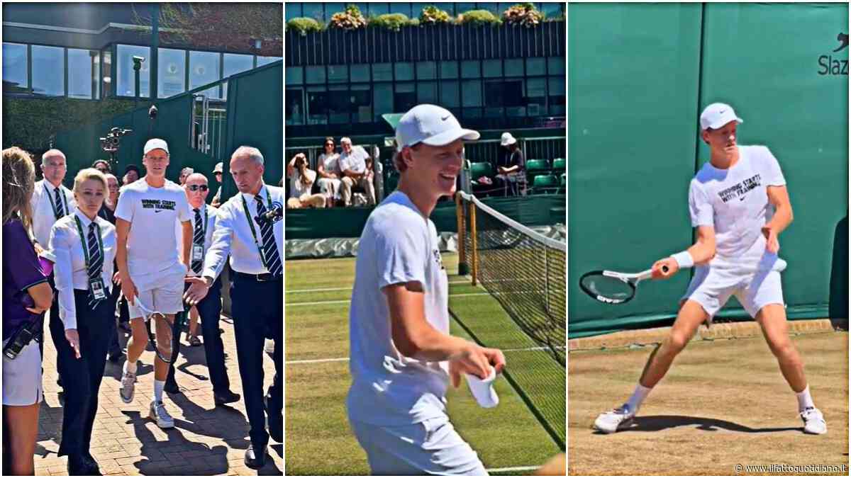 Sinner è arrivato a Wimbledon: le immagini tra la folla, poi gli ultimi scambi prima della finale