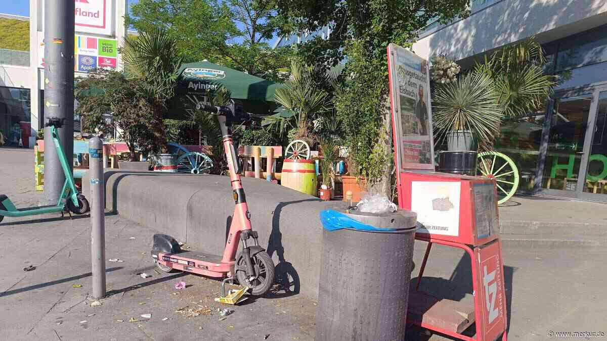 Zigarettenkippen wachsen wie Unkraut: Bürger fordern Aschenbecher am Bahnhof