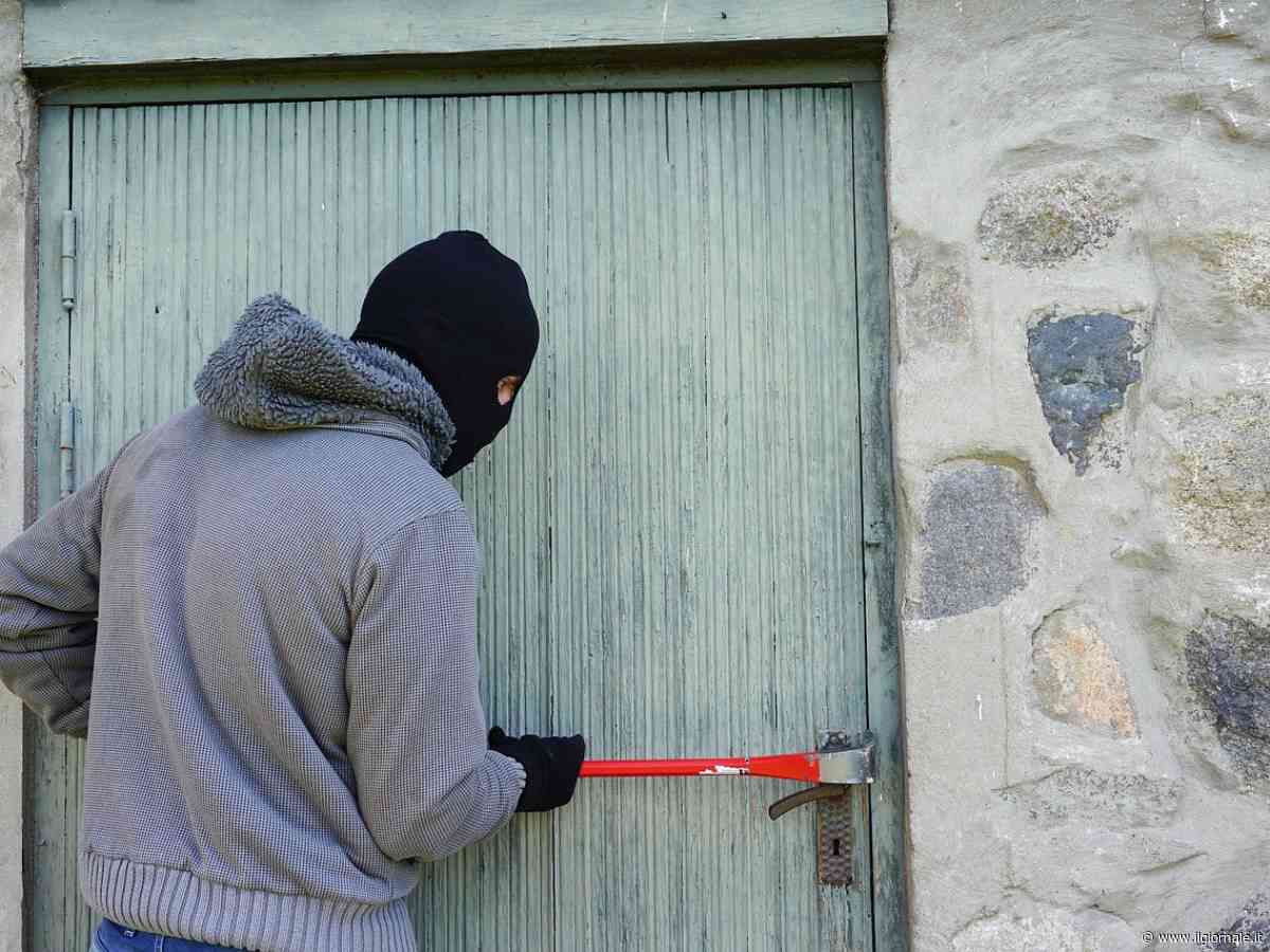 Furti in casa: cos’è la “colla invisibile” e come difendersi dai topi d’appartamento