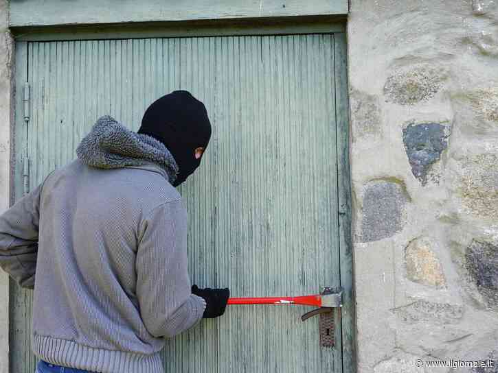 Furti in casa: cos’è la “colla invisibile” e come difendersi dai topi d’appartamento