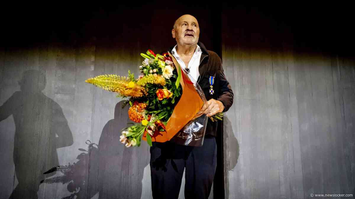 Regisseur Theu Boermans (76) geëerd met lintje bij laatste voorstelling Soldaat van Oranje