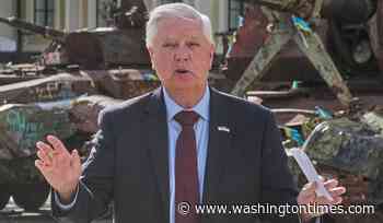 Longtime senator and Trump ally Lindsey Graham dies suddenly