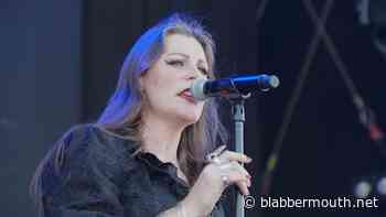 NIGHTWISH's FLOOR JANSEN Is Going Back To Her 'Metal Roots' With Some Of Her New Solo Music