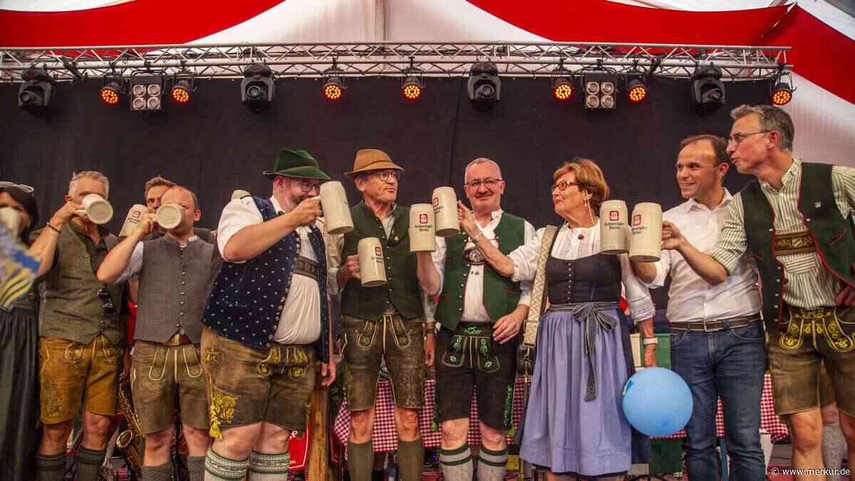 1700 Teilnehmer beim Festzug – Prüfmann zapft mit zwei Schlägen an