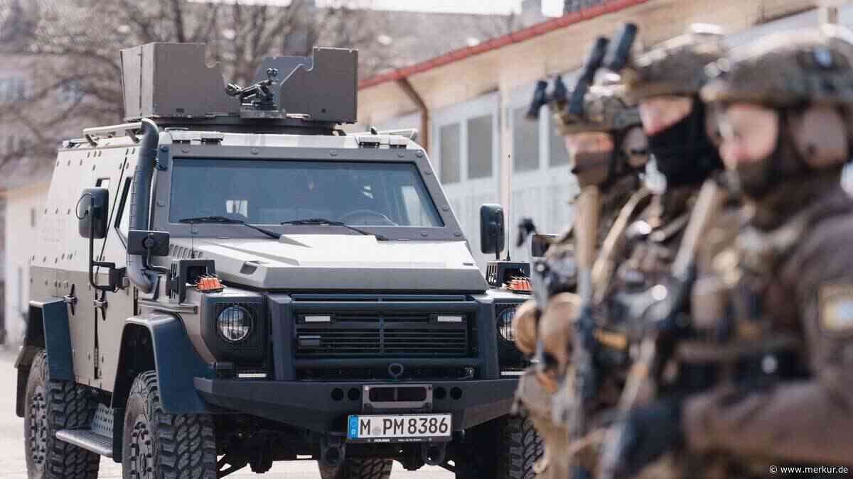 Sohn greift Mutter mit Messer an: SEK stürmt Wohnung in München – dramatische Polizei-Einsätze am Wochenende