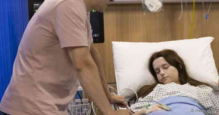 Ryan in a huge panic as he finds lifeless body in Coronation Street spoiler video