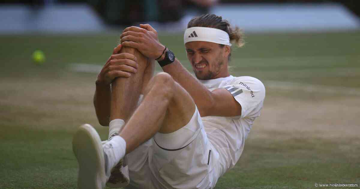 Zverev glijdt pijnlijk uit in zenuwslopende finale: Sinner pakt initiatief in derde set