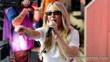Ellie Goulding Performs ‘Lights’ at World Cup Quarterfinal Game