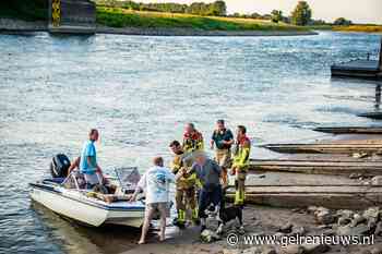 Visser redt hond uit het water