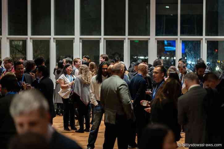 Frente a las trabas de las visas H-1B, el One Way Summit se abre como una oportunidad para fundadores latinos e inmigrantes