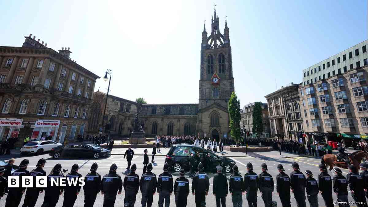 Hundreds at cathedral for police officer's funeral