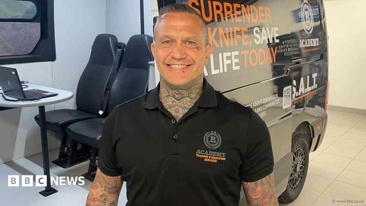 Veterans unveil knife amnesty van to tackle crime