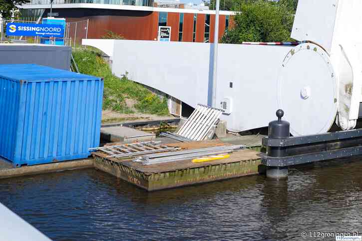 Werkboot slaat los in Groningse wijk Reitdiep, vermoedelijk door kwajongensstreek